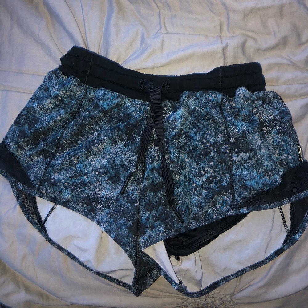 lulu lemon size 4 2.5 hotty hot shorts w/ ties
